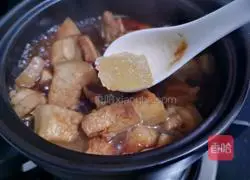 Illustration of braised pork and taro pot 5