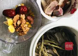 Illustration of how to stew bacon with dried beans 2