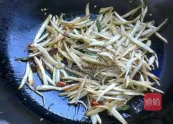 Illustration of how to make stir-fried king oyster mushrooms 6