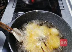 Illustration of how to make fried lotus root 15