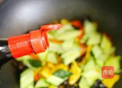 Illustration of how to make low-fat and low-calorie scrambled eggs with cucumber and fungus 9