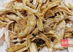 Illustration of how to make shredded chicken 8