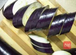 Illustration of how to make Hakka stuffed eggplant 3