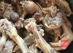 Illustration of how to stew goose in iron pot 4