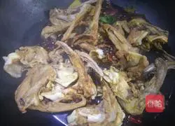 Illustration of how to make spicy duck clavicle 5