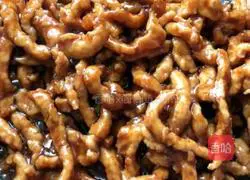 Illustration of how to make shredded pork with Beijing sauce 9