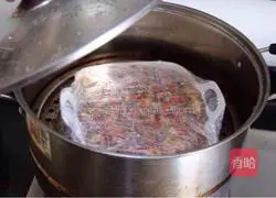 Illustration of how to make steamed pork ribs with black bean sauce 10