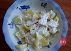 Illustration of how to make shredded potatoes 4