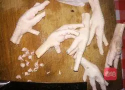 Illustration of braised chicken feet 1