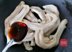 Braised Illustration of how to make duck feet 5