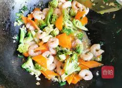 Illustration of how to make fried shrimps with broccoli 7