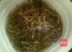 Illustration of how to make pork with pickled vegetables 1