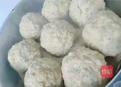 Illustration of how to make fat-reduced wild vegetable dumplings 6