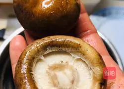 Illustration of how to make mushroom and fish ball box 1