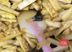 Illustration of braised bamboo shoots in oil 8