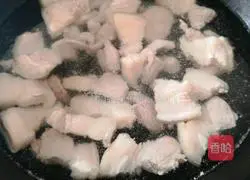  Illustration of how to make braised pork and braised potatoes 4