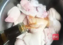 Illustration of home-style stewed pig trotters 3