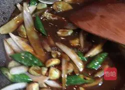 Illustration of how to cook pork trotters with Laba garlic 5