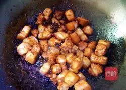 Illustration of braised pork with quail eggs 6