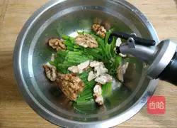  Illustration of how to mix walnuts with celery 8