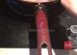 Illustration of how to braise smoked bamboo shoots in oil, shredded smoked bamboo shoots and dried fried meat 7