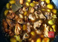 Illustration of how to make chestnut roasted chicken nuggets 13