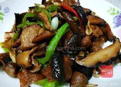 Illustration of how to stir-fry pork belly with dried mushrooms 15