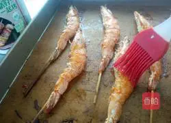Illustration of how to make beer skewered shrimp 6
