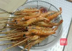 Illustration of how to make salt-baked shrimp 11