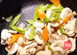 Sichuan - Illustration of how to make stir-fried mushrooms 7