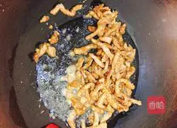 Illustration of how to make shredded pork with green and red pepper 4