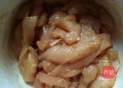 Illustration of how to make crispy chicken tenders 4