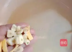 Illustration of how to stir-fry shredded pork with green pepper 5