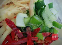 Illustration of how to make radish braised pork ribs 2