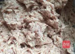 Illustration of how to make dry fried small meatballs 3