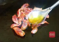 Illustration of how to make fried sausage with green bamboo shoots 6