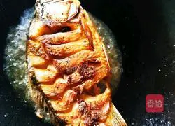 Illustration of braised crucian carp in braised soil 12