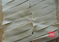 Stir-fried with hot pepper and meat Illustration of how to make tofu skin 1