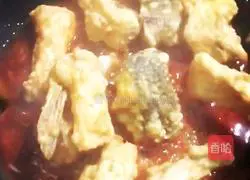 Illustration of how to make braised fish cubes 13