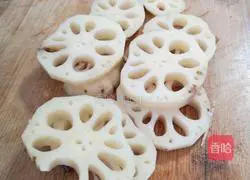 Illustration of how to make sweet shrimp and lotus root cake with less oil 10