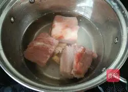 Illustration of how to make braised pork slices 3