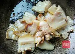 Illustration of how to make braised pork with yuba 6