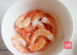 Illustration of how to make shrimps in tomato sauce 2