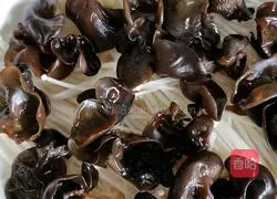 Yun Er Illustration of how to make steamed beef with enoki mushrooms 4