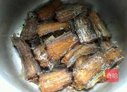 Illustration of how to make canned fish 8