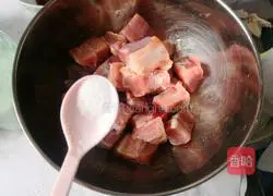 Illustration of how to make sweet and sour pork ribs 2
