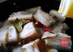 Homemade Illustration of how to make braised pork 5