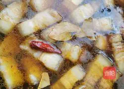 Illustration of home-cooked braised pork 7