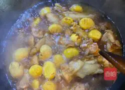 How to make braised chestnut chicken Illustration 4