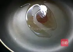 Illustration of making diced lotus root in oyster sauce 3